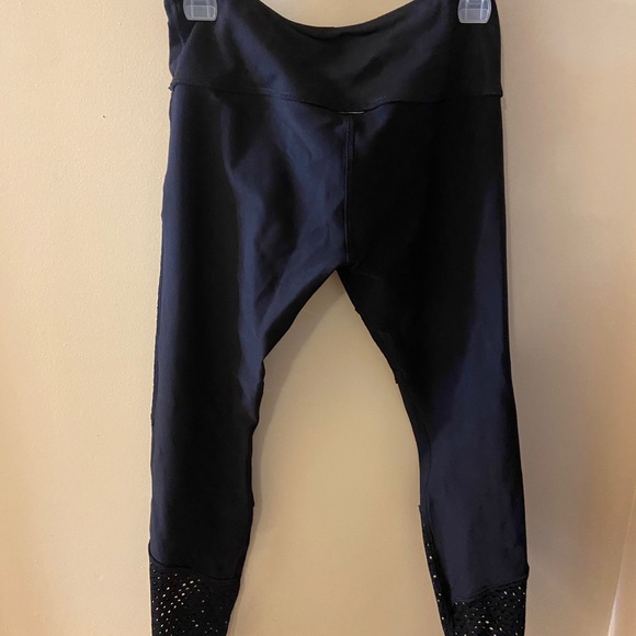 000 Lorna Jane black leggings with netted areas - size medium - Picture 5 of 11